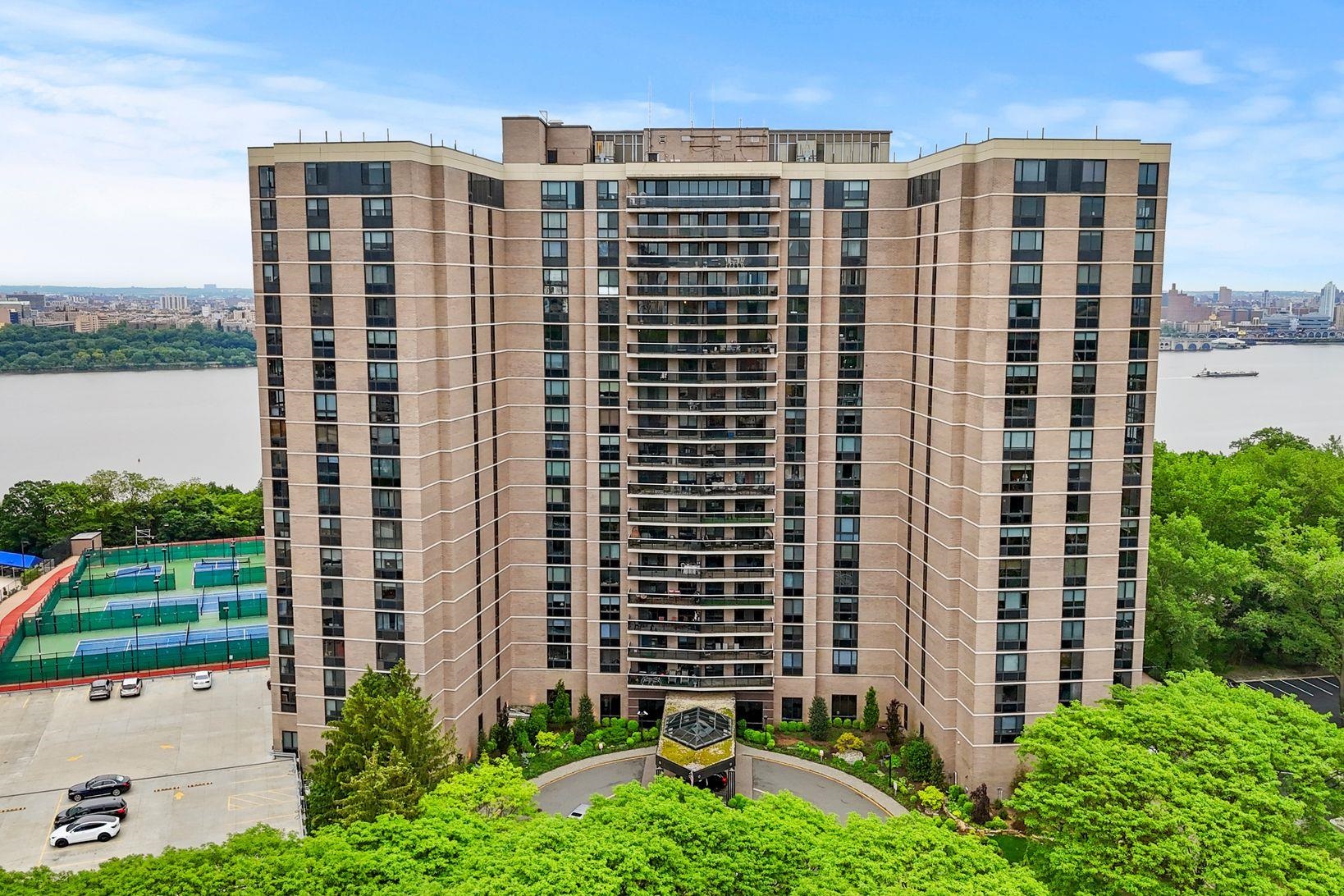 [ click for enlarged photo and details; hover to pause slide show ]