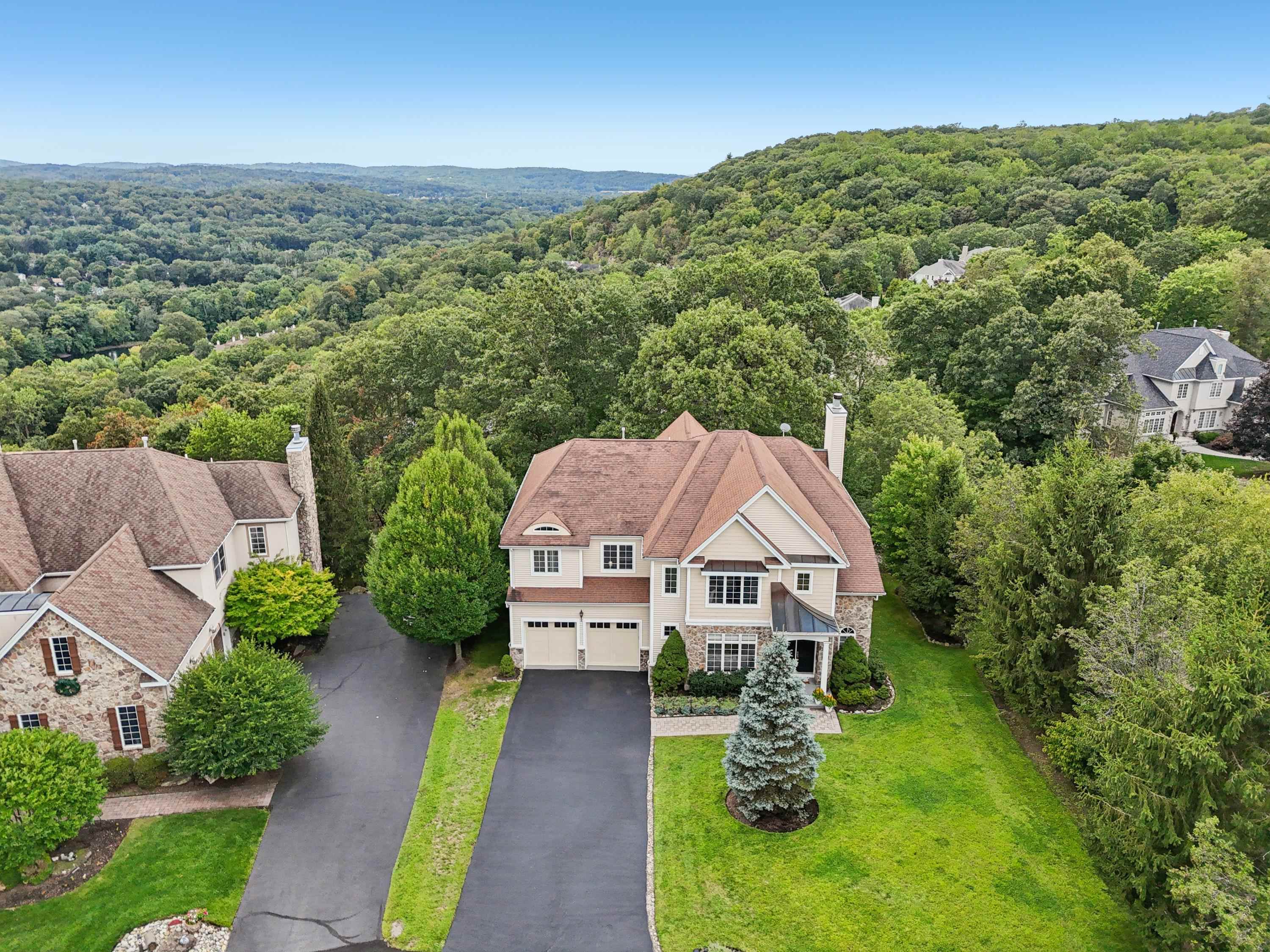 [ click for enlarged photo and details; hover to pause slide show ]