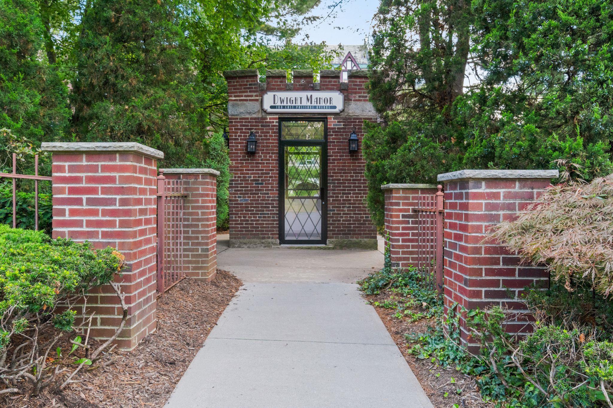 [ click for enlarged photo and details; hover to pause slide show ]