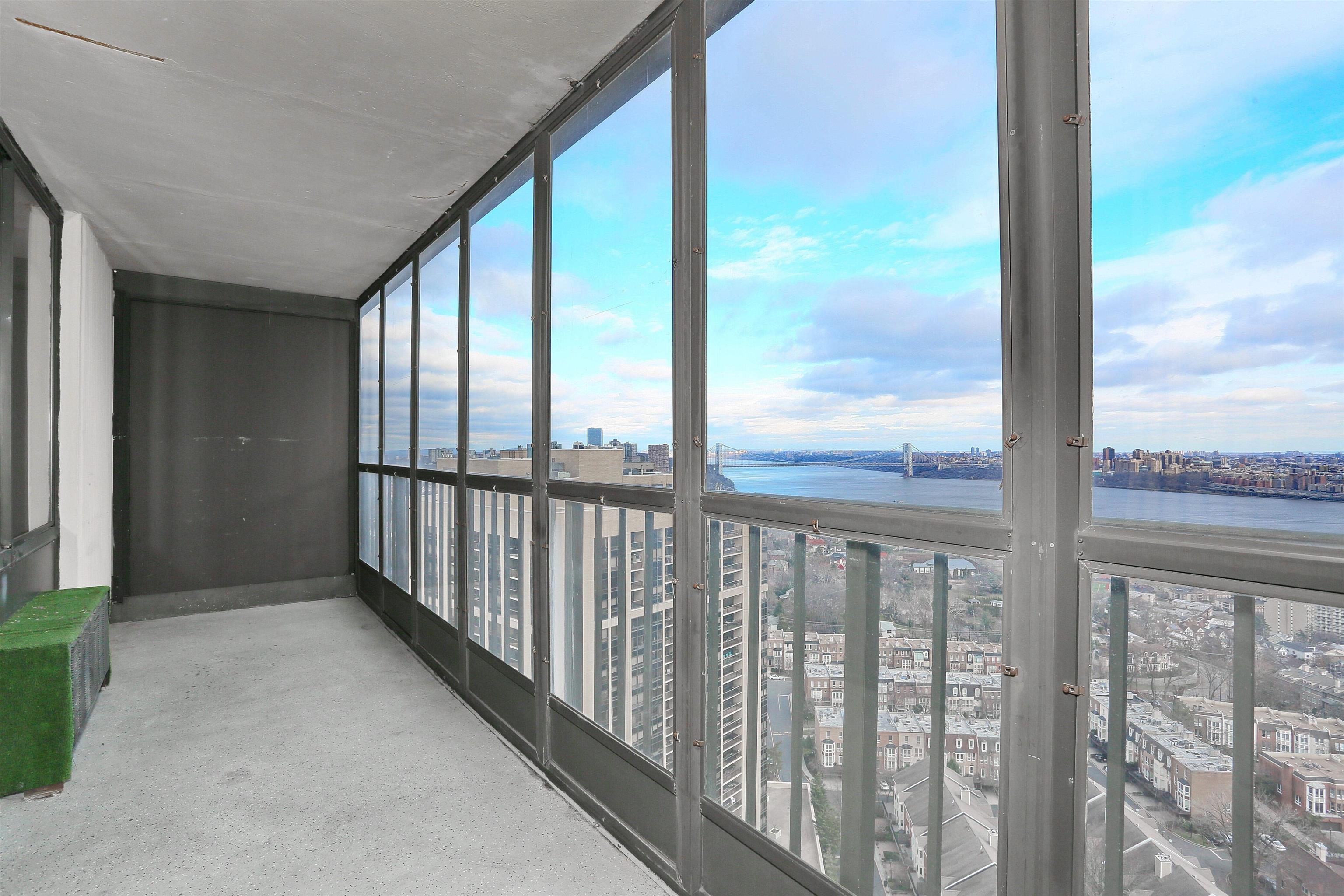 [ click for enlarged photo and details; hover to pause slide show ]