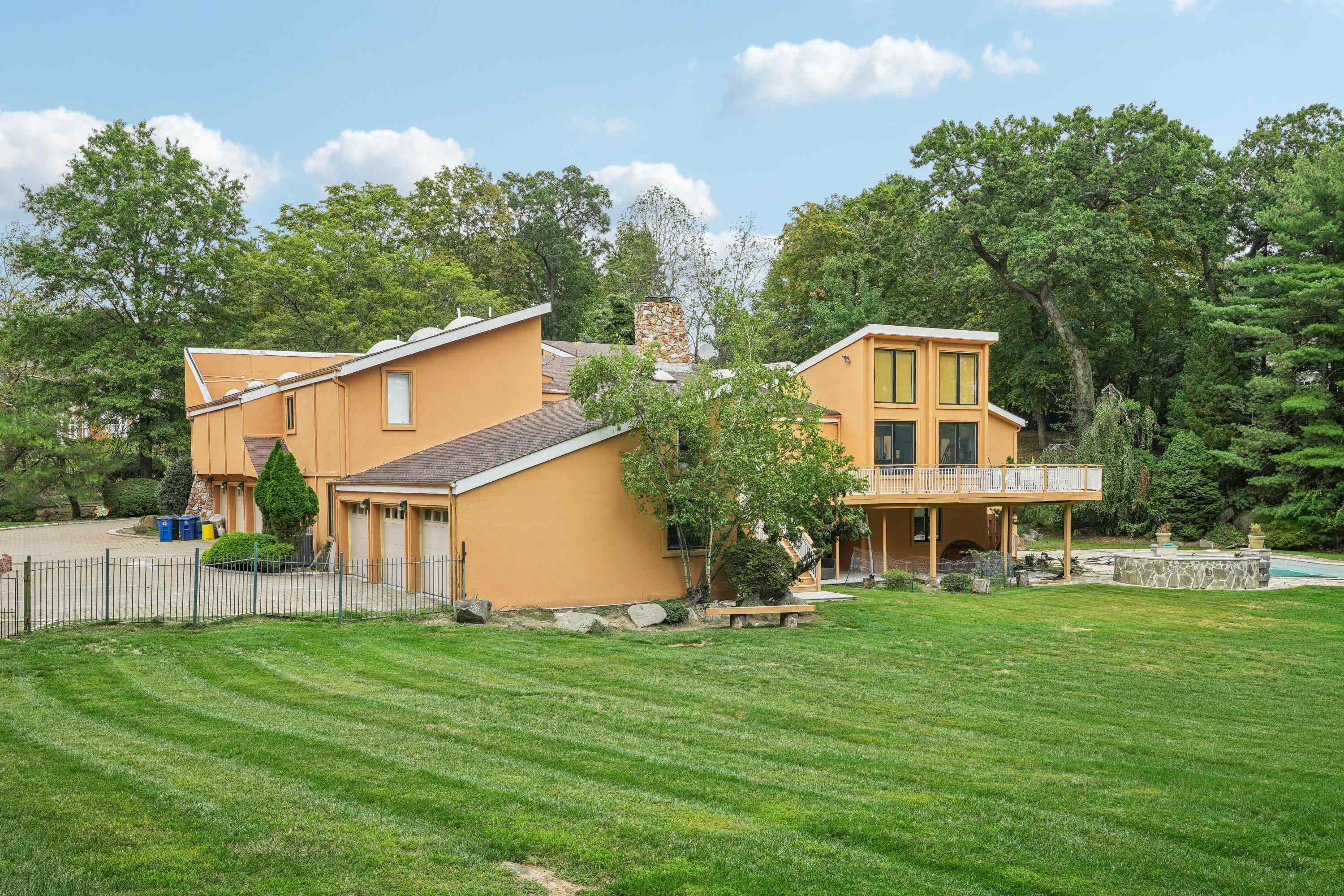 [ click for enlarged photo and details; hover to pause slide show ]