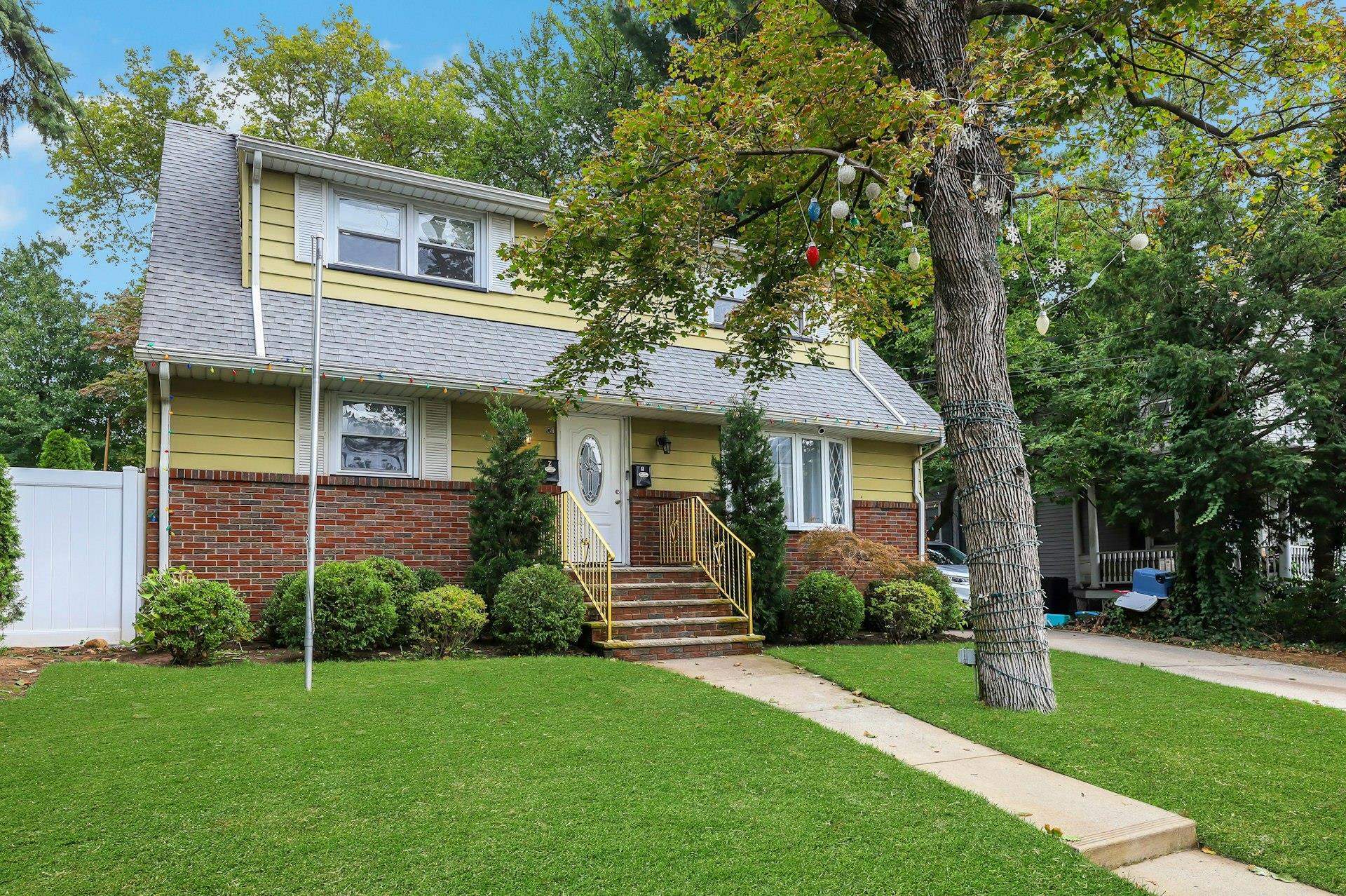 [ click for enlarged photo and details; hover to pause slide show ]