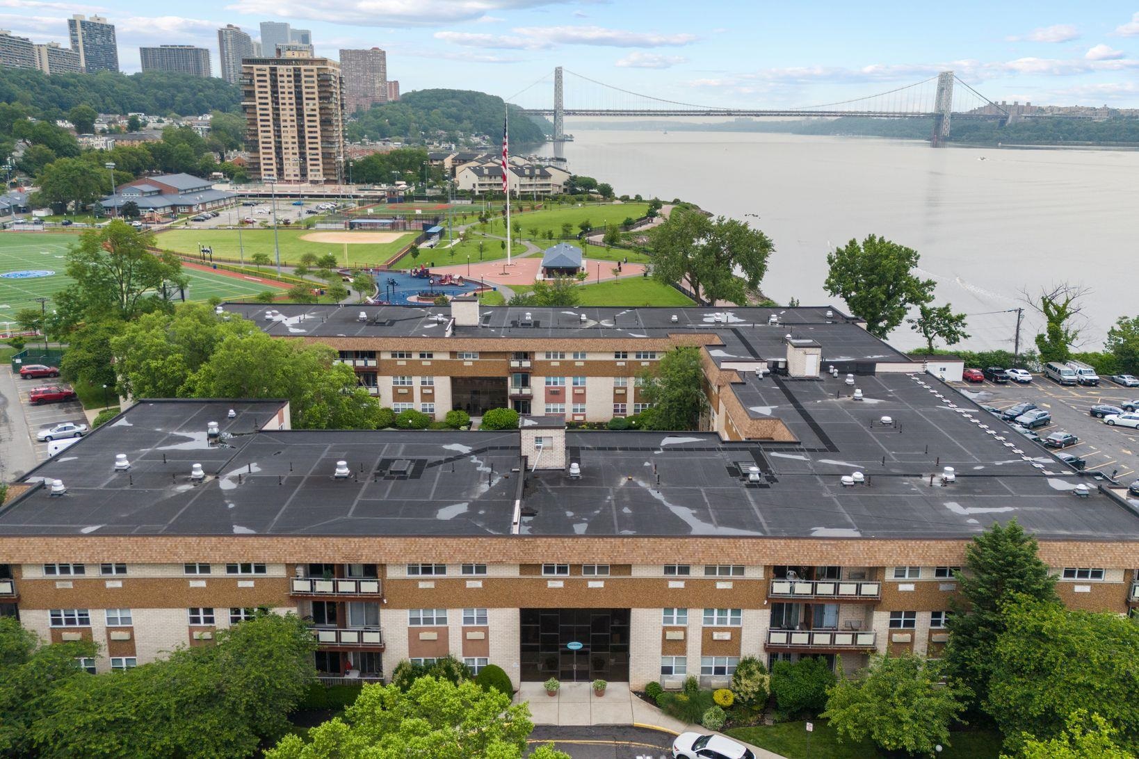 [ click for enlarged photo and details; hover to pause slide show ]