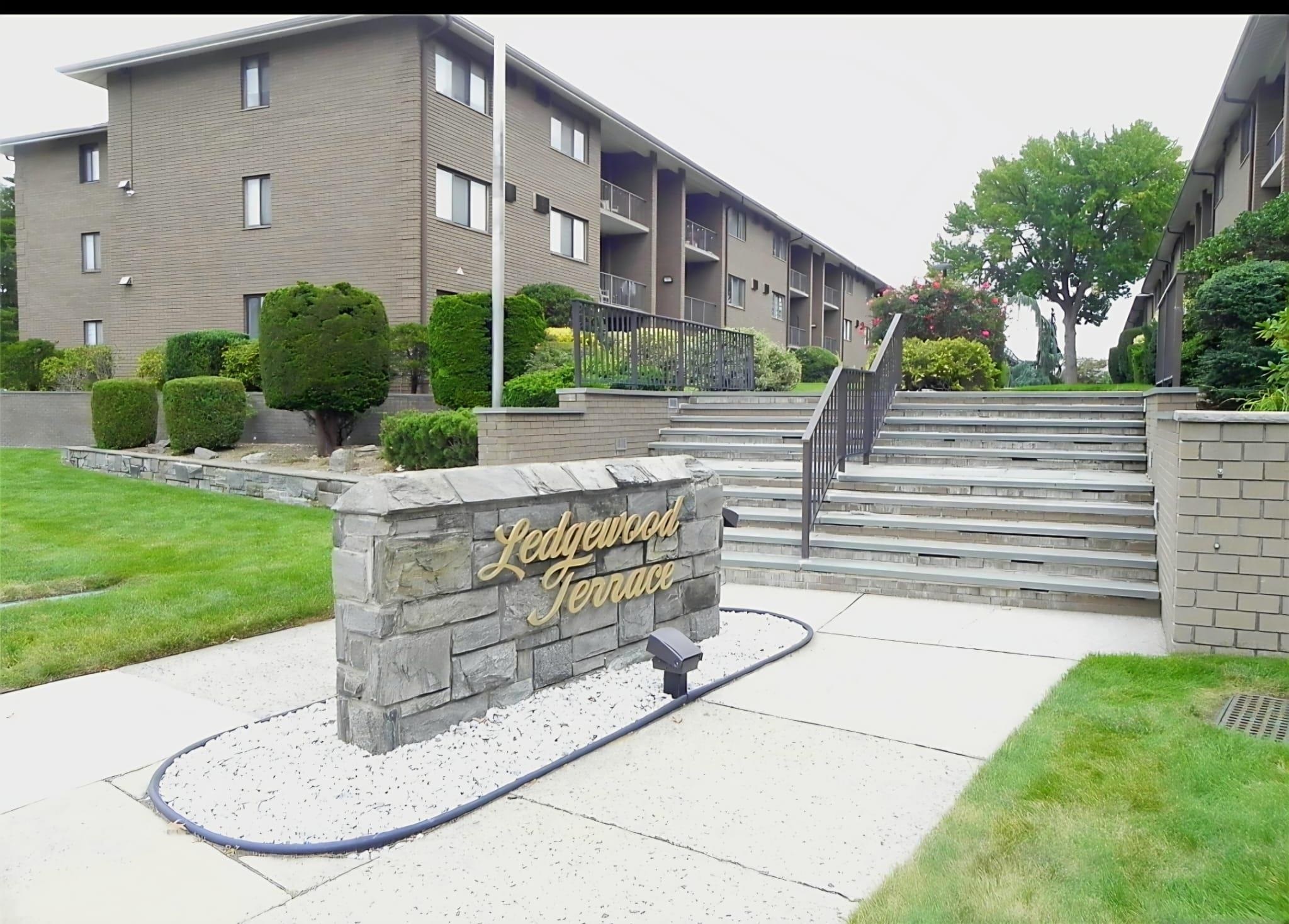 [ click for enlarged photo and details; hover to pause slide show ]