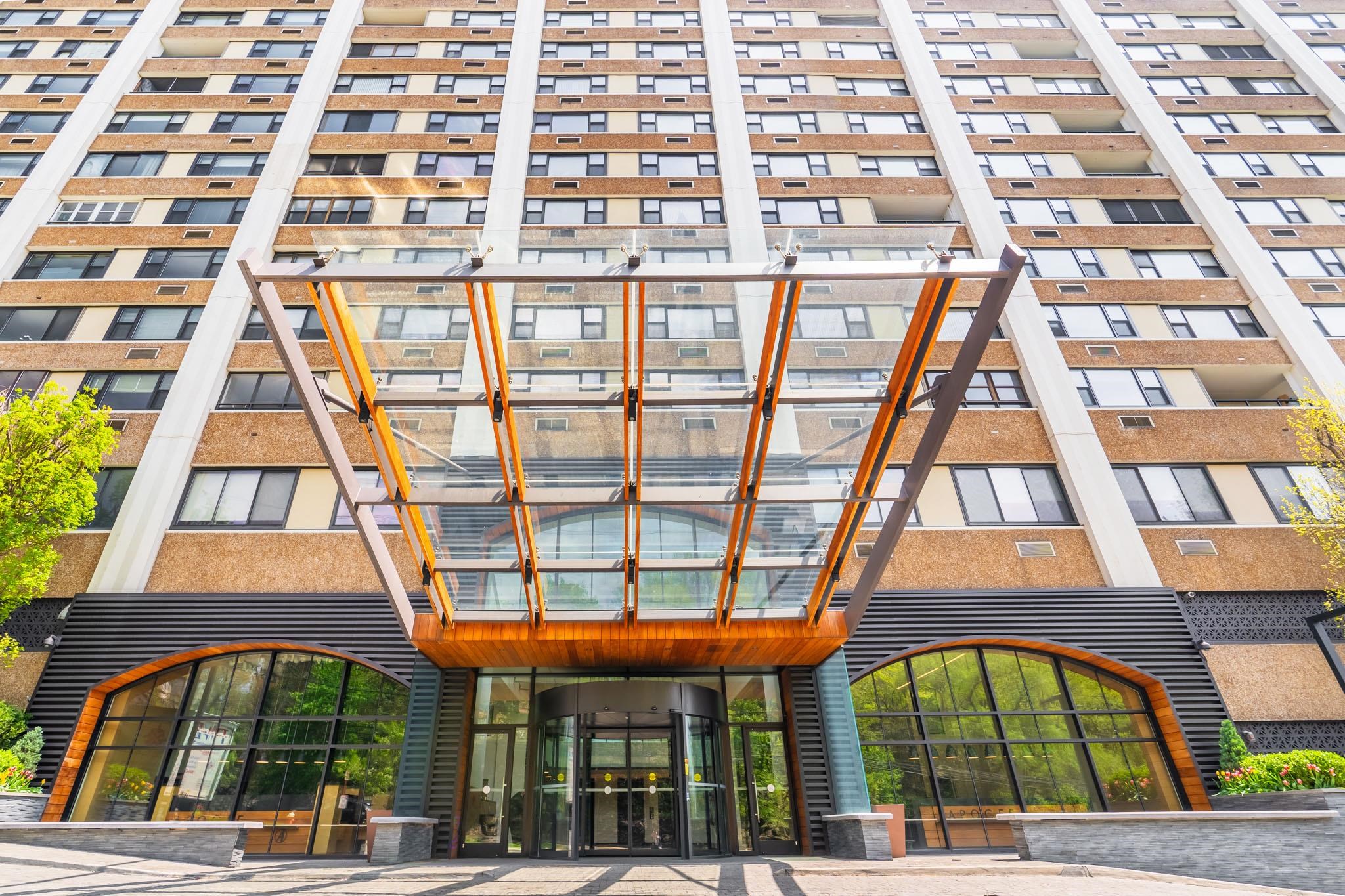 [ click for enlarged photo and details; hover to pause slide show ]