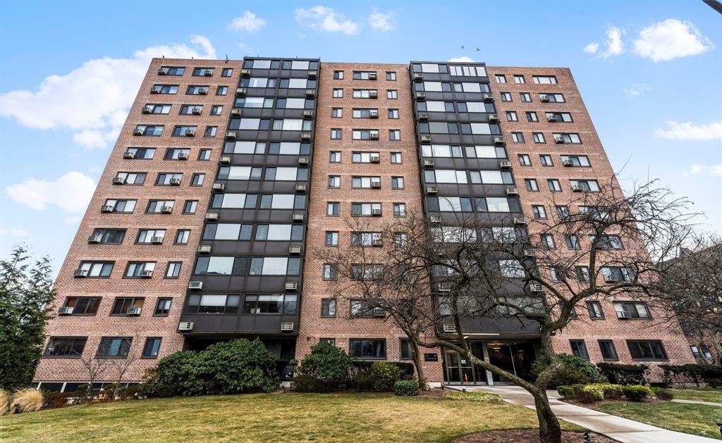 [ click for enlarged photo and details; hover to pause slide show ]