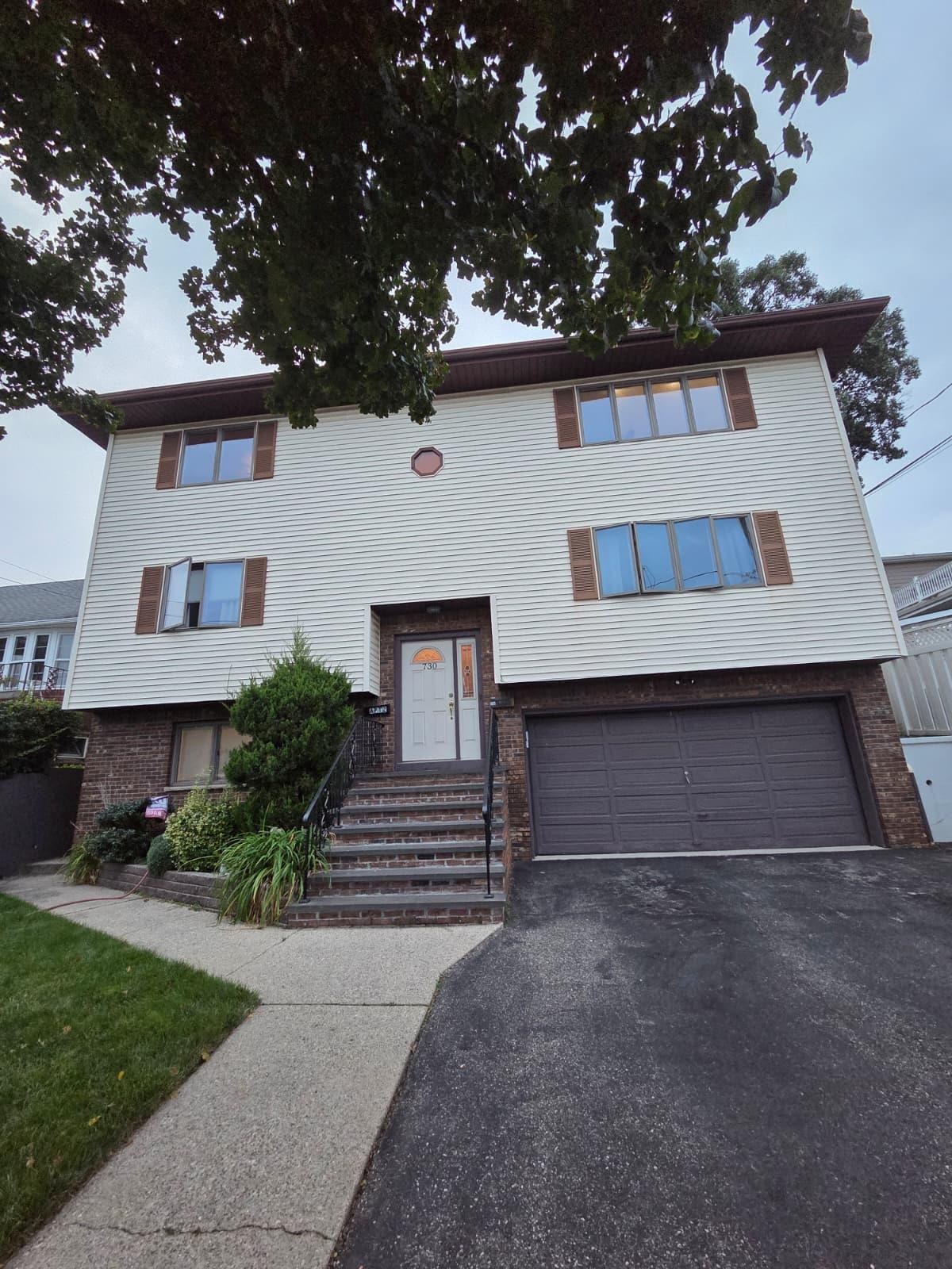 [ click for enlarged photo and details; hover to pause slide show ]