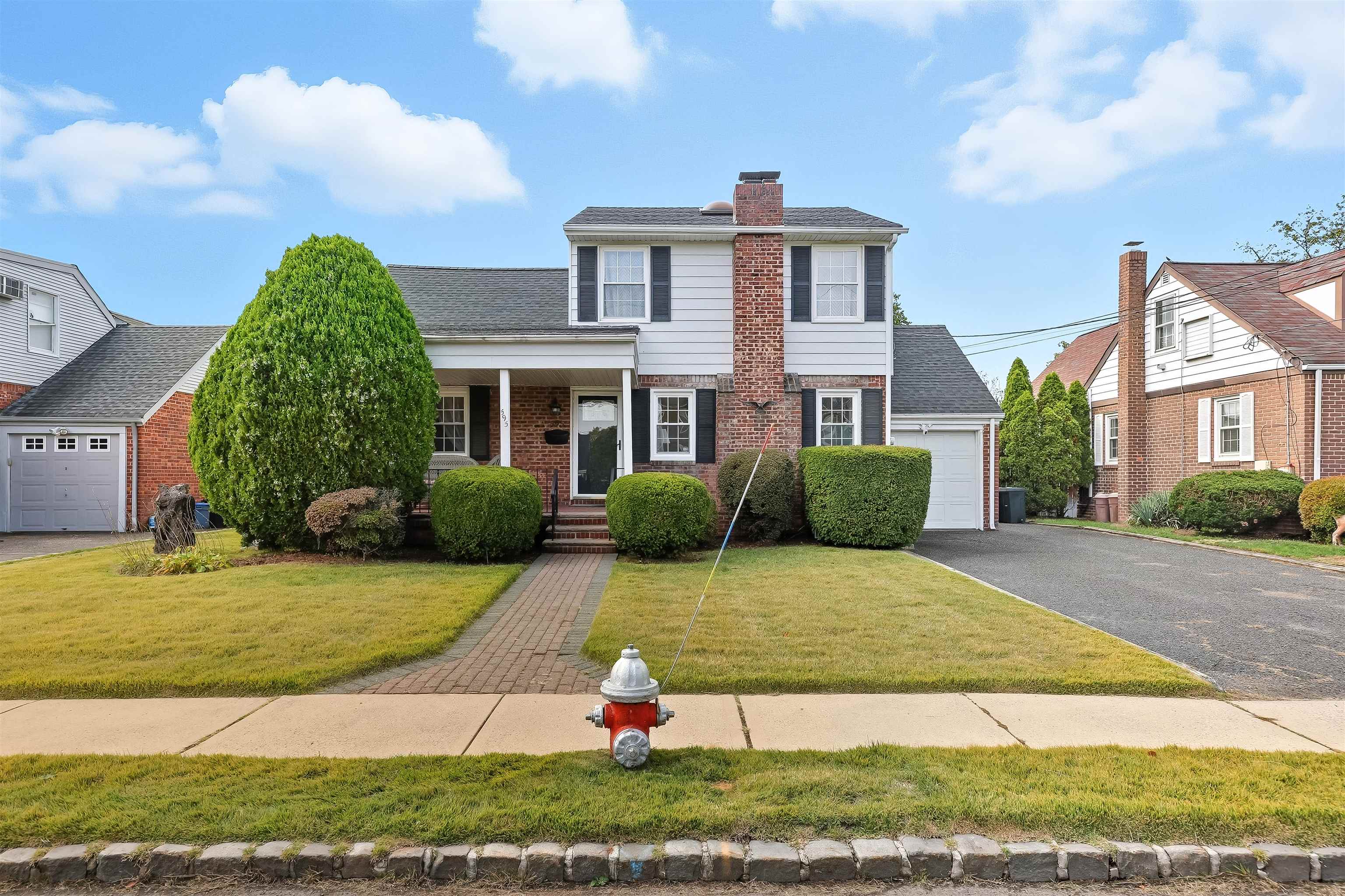 [ click for enlarged photo and details; hover to pause slide show ]