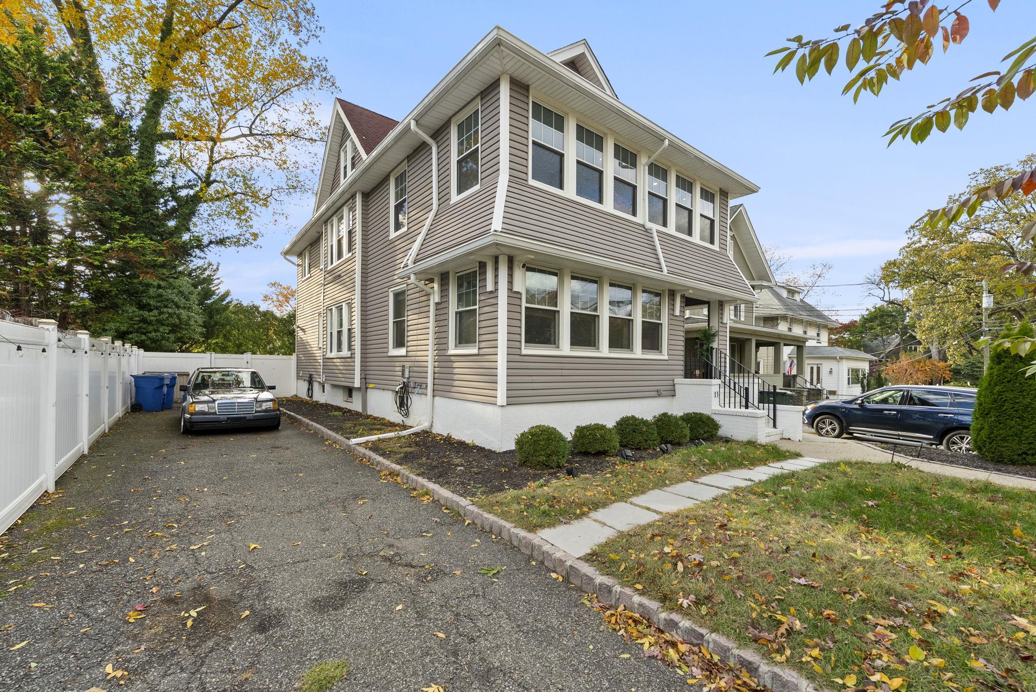 [ click for enlarged photo and details; hover to pause slide show ]