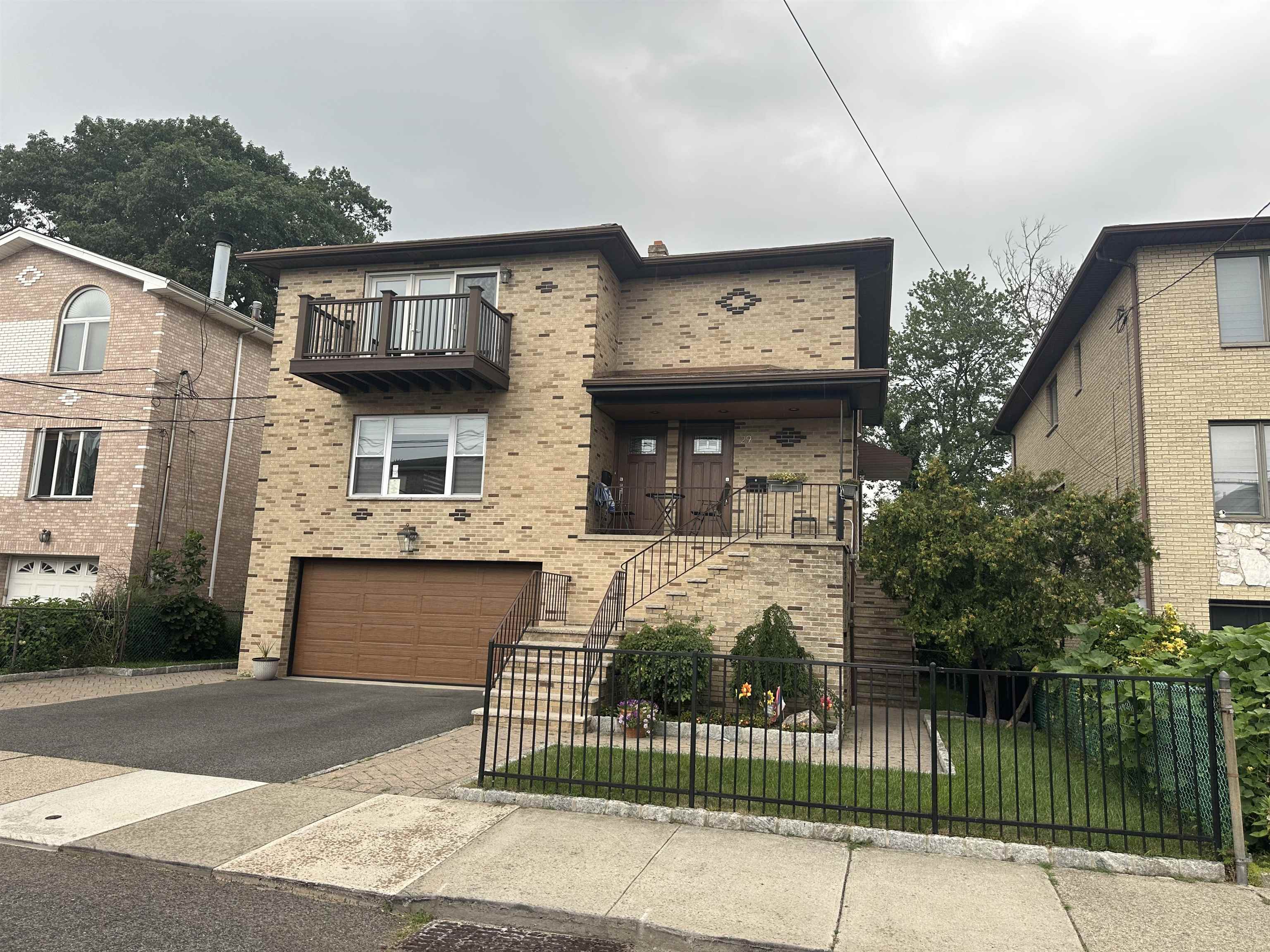 [ click for enlarged photo and details; hover to pause slide show ]